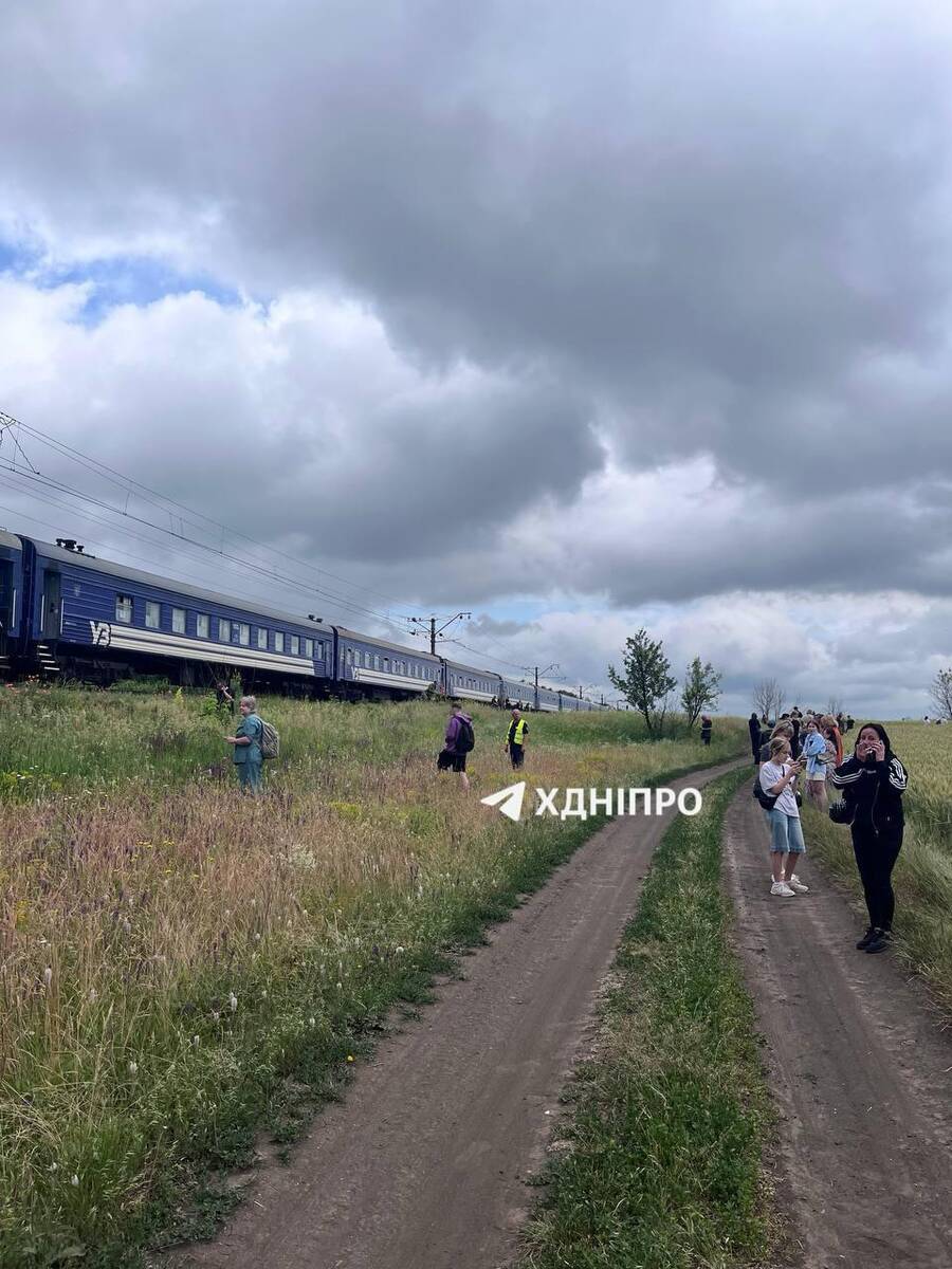 Пассажирский поезд Львов – Запорожье дважды прерывал движение из-за эвакуаций qhxidxiqztiqkmp