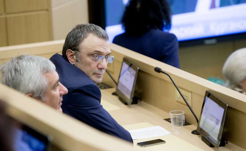 Спасение утопающих. В деньгах