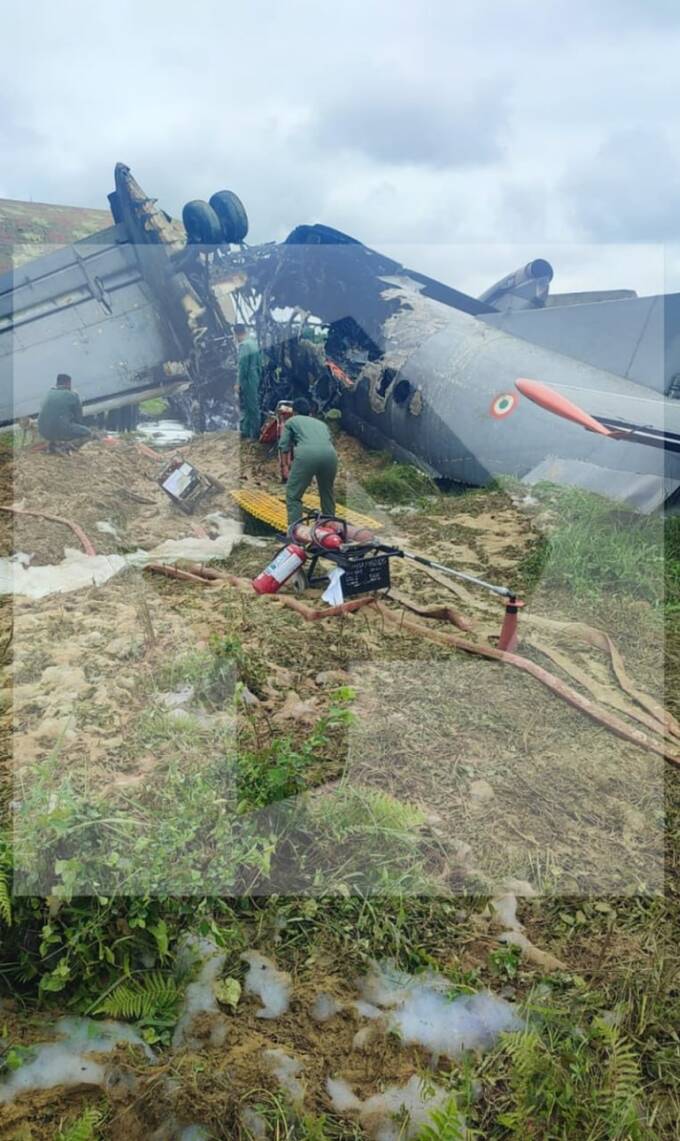 Военный самолет Ан-32 потерпел аварию на авиабазе в Индии